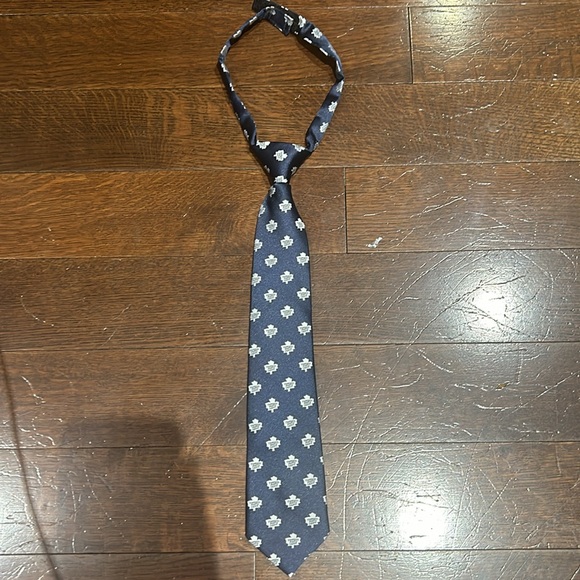 toronto maple leaf white button down - Picture 4 of 4